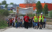 Piesi pielgrzymi w centrum Jana Pawła II