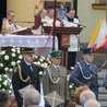 Msza św. w intencji ojczyzny, której przewodniczył bp Henryk Tomasik, sprawowana była przed kościołem garnizonowym 