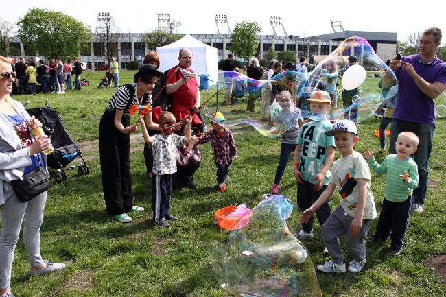 Trzeciomajowy piknik na Błoniach