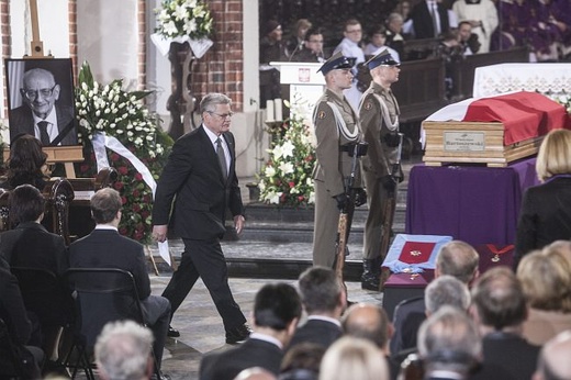 Przemówienia na pogrzebie prof. Bartoszewskiego