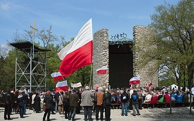 Msza św. w kaplicy Śmiertelnego Lęku Chrystusa na terenie KL Dachau była centralnym punktem pielgrzymki kapłanów z całej Polski