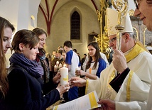 Bp Andrzej Czaja wręczał je młodym, polecając im zadanie: „Pośród narodów głoście chwałę Pana” 