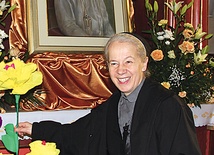 S. Barbara Białas z kwiatami dla Matki 