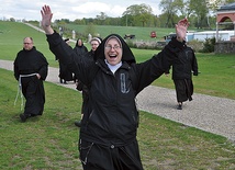 Pielgrzymka wpisała się w przeżywanie Roku Życia Konsekrowanego. W diecezji pracuje prawie 250 sióstr i ponad 120 kapłanów zakonnych. Są też konsekrowane dziewice i wdowy