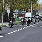  Po Mszy św. motocykliści udali się kawalkadą do Drawska Pomorskiego, a następnie do Złocieńca