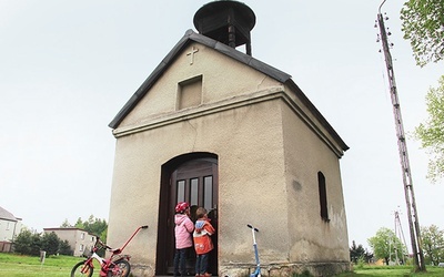  Kapliczka na Buzowicach w Rybniku-Niewiadomiu