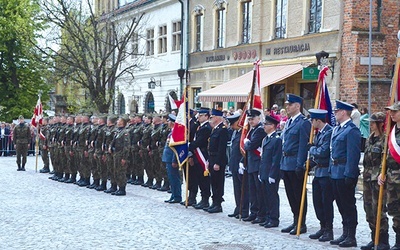 Sandomierskie obchody majowego święta na rynku  Starego Miasta 