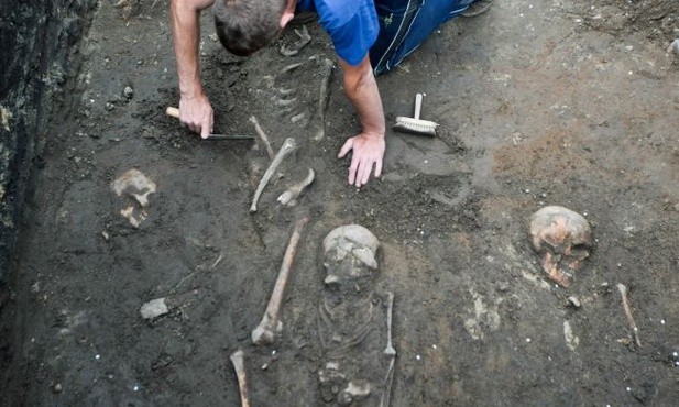 Badają średniowieczne cmentarzysko