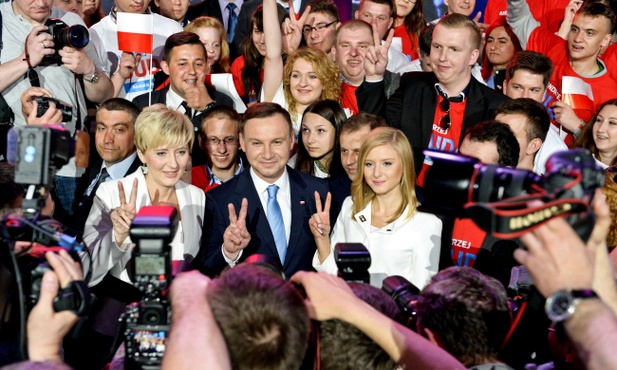 Komorowski ma już tylko 35 proc.
