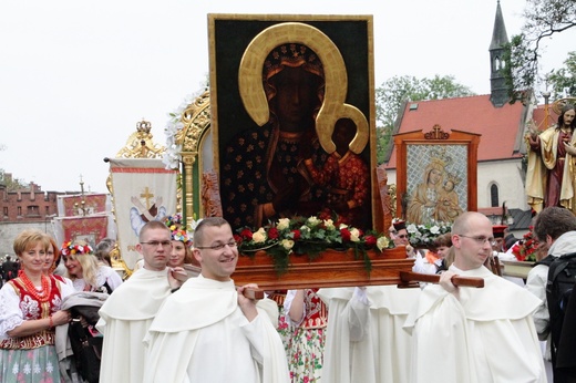 Procesja ku czci św. Stanisława z Wawelu na Skałkę - cz. 1