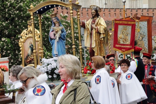 Procesja ku czci św. Stanisława z Wawelu na Skałkę - cz. 1