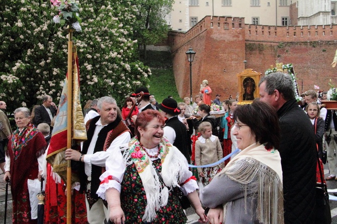 Procesja ku czci św. Stanisława z Wawelu na Skałkę - cz. 1