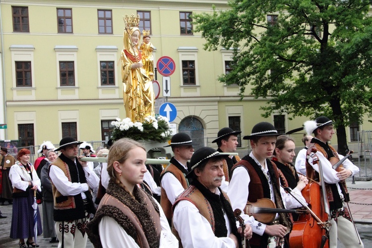 Procesja ku czci św. Stanisława z Wawelu na Skałkę - cz. 1