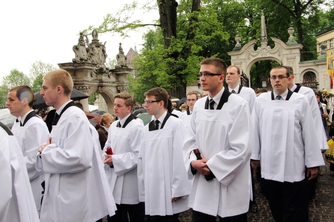 Procesja ku czci św. Stanisława z Wawelu na Skałkę - cz. 1