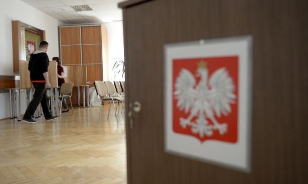 PKW: na godz. 12 frekwencja 14,61 proc.