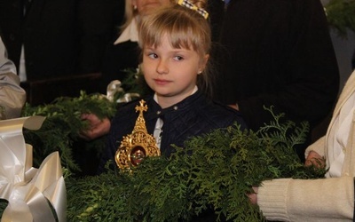 Wprowadzenie relikwii bł. Matki Teresy do kościoła WNMP w Złocieńcu