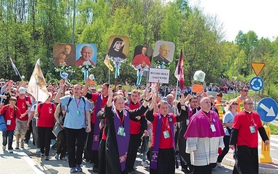 Od 3 lat do sanktuarium Miłosierdzia Bożego w Łagiewnikach w majowy weekend dociera piesza pielgrzymka. To jedyna  taka grupa w Polsce