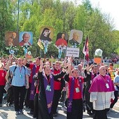 Od 3 lat do sanktuarium Miłosierdzia Bożego w Łagiewnikach w majowy weekend dociera piesza pielgrzymka. To jedyna  taka grupa w Polsce