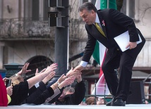 Victor Orbán postawił się międzynarodowej finansjerze w interesie zwykłych Węgrów. Dziś pozytywne skutki niezależnej polityki doceniają nawet  niedawni przeciwnicy 