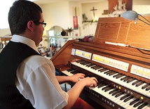  Praca organistów nie należy do łatwych. Większość pracuje w parafiach przez 6–7 dni w tygodniu