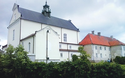 W klasztorze w Ratowie przebywało najwięcej sióstr zakonnych. Był on więc przedmiotem wnikliwej  obserwacji przez SB