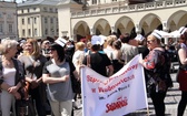 Protest pielęgniarek i położnych na Rynku Głównym