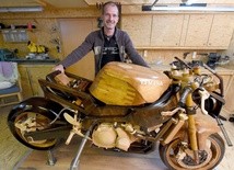 Motocykl z drewna