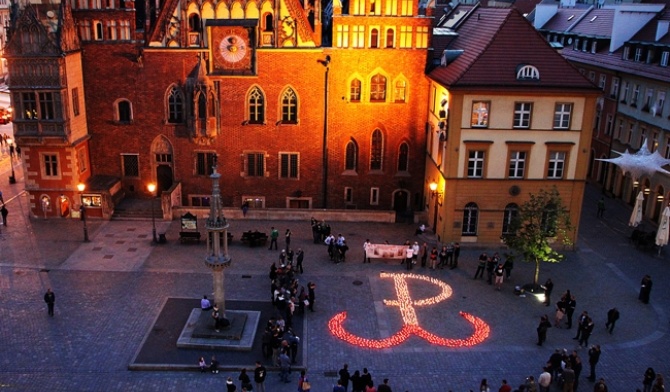 Wrocławski rynek zapłonął patriotyzmem