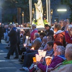 Lourdes, procesja różańcowa