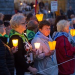 Lourdes, procesja różańcowa