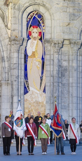 Lourdes, procesja różańcowa