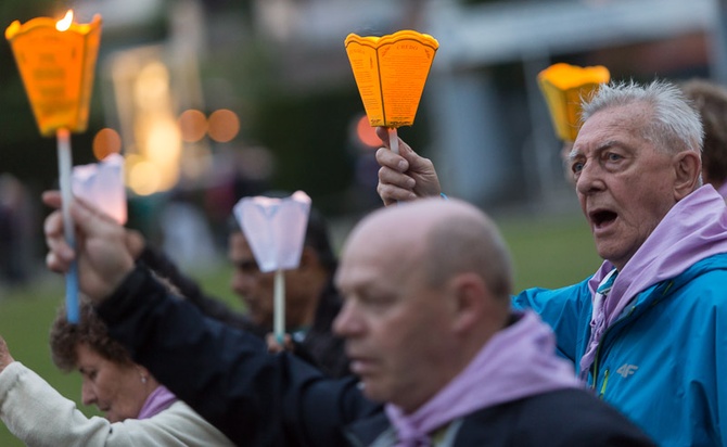 Lourdes, procesja różańcowa