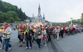 Lourdes, procesja różańcowa