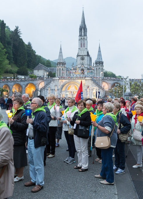 Lourdes, procesja różańcowa