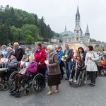 Lourdes, procesja różańcowa