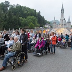 Lourdes, procesja różańcowa