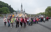 Lourdes, procesja różańcowa