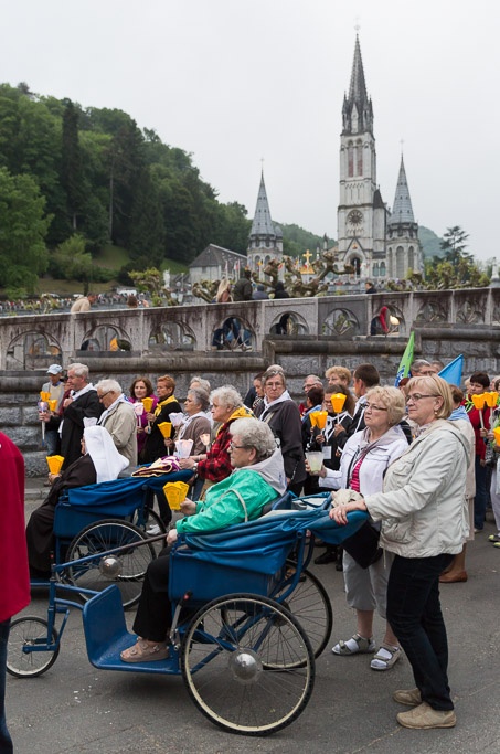 Lourdes, procesja różańcowa