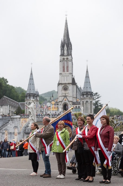 Lourdes, procesja różańcowa