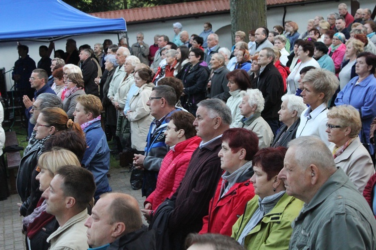 Czuwanie fatimskie - 13 maja w Rychwałdzie