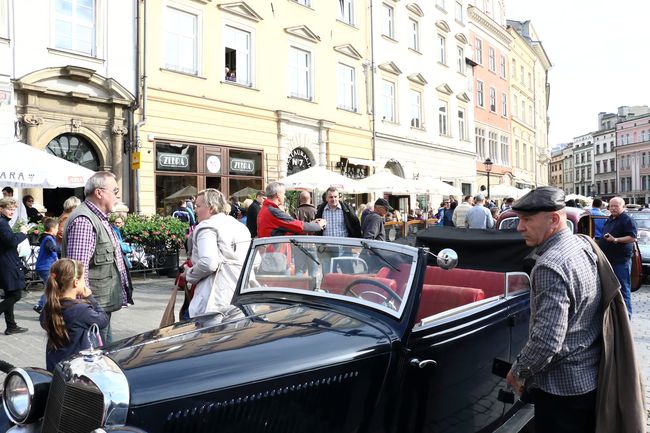 Parada zabytkowych pojazdów - Noc Muzeów - 2015