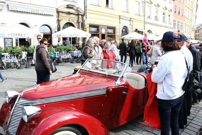 Parada zabytkowych pojazdów - Noc Muzeów - 2015