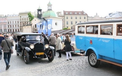 Parada zabytkowych pojazdów - Noc Muzeów - 2015