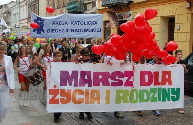 Organizatorzy zachęcają do uczestnictwa przede wszystkim rodziny z dziećmi, ale też różnego rodzaju ruchy i stowarzyszenia