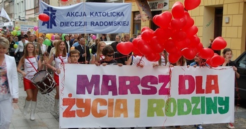 Organizatorzy zachęcają do uczestnictwa przede wszystkim rodziny z dziećmi, ale też różnego rodzaju ruchy i stowarzyszenia