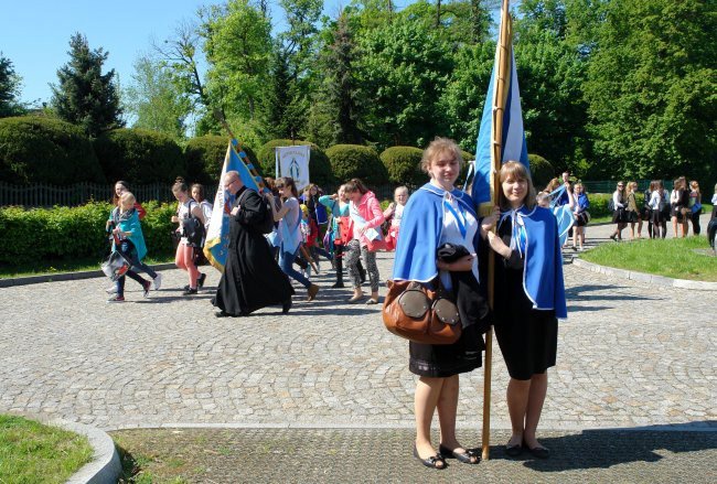 Pielgrzymka Dzieci Maryi i scholi