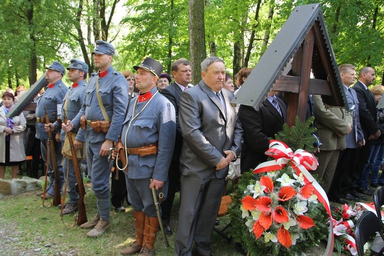 Poświęcenie cmentarza w Tuszymie