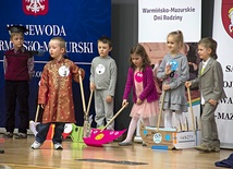 Na początku zaprezentowały się przedszkolaki, które pokazały, jakie wartości są w życiu najcenniejsze