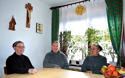 Siostry pracujące obecnie w ludźmierskim sanktuarium.  Od lewej: przełożona Małgorzata, Danuta i Teresa, brakuje  tylko s. Beaty