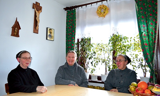 Siostry pracujące obecnie w ludźmierskim sanktuarium.  Od lewej: przełożona Małgorzata, Danuta i Teresa, brakuje  tylko s. Beaty